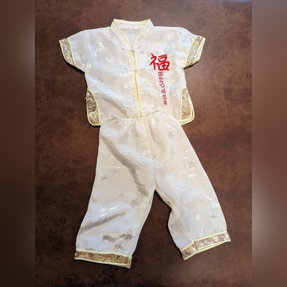 Vintage Oriental set. Like new. Size 6 months .